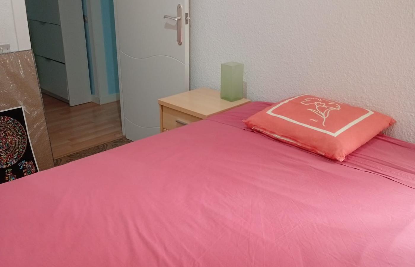 Imagen de 'alquiler de habitaciones en barcelona, begues | convivencia intergeneracional'