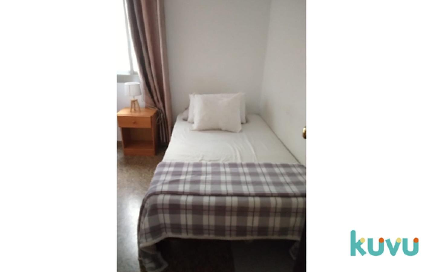 Imagen de 'alquiler de habitaciones en barcelona, sant hipòlit de voltregà | convivencia intergeneracional'