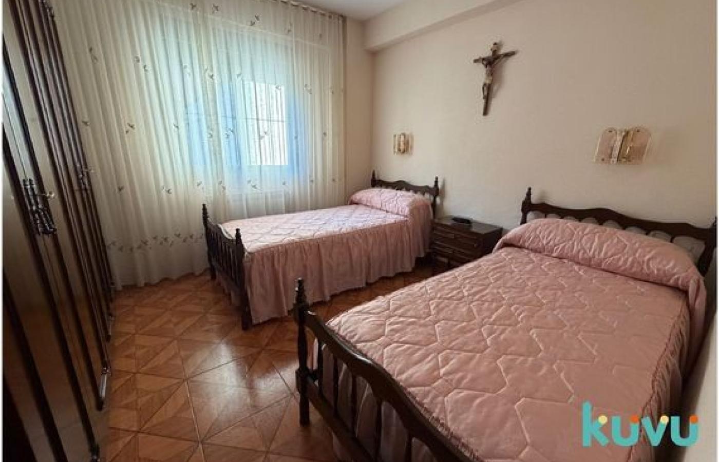 Imagen de se alquila habitación en madrid (avenida las Águilas)