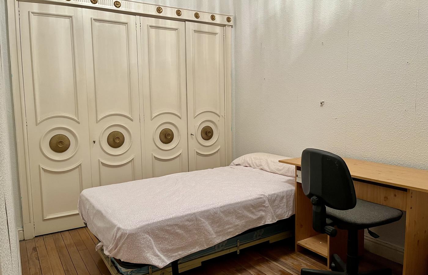 Imagen de se alquila habitación en centro de bilbao, sabino arana