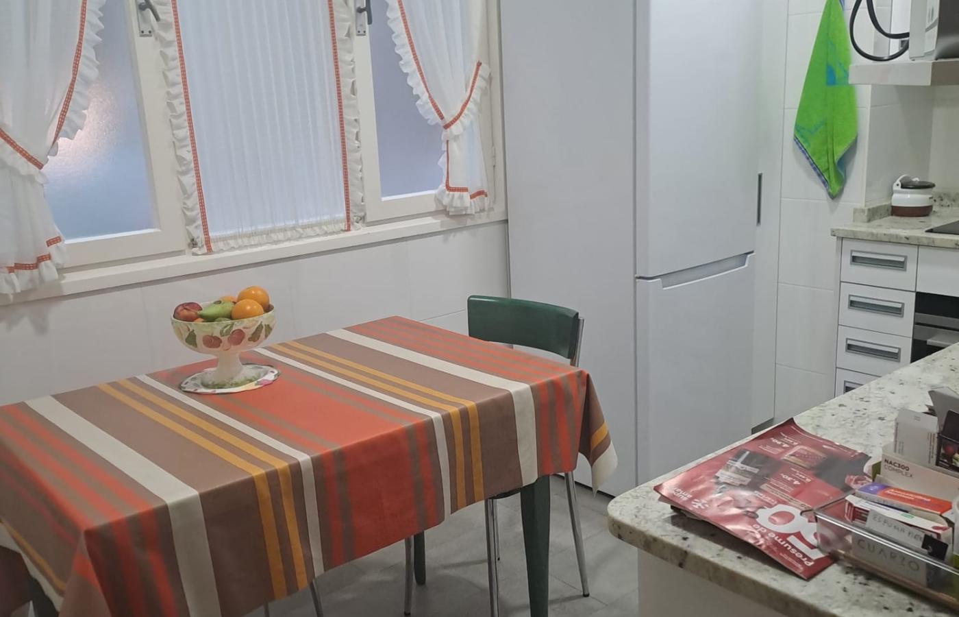 Imagen de se alquila habitación en benta berri, antiguo, donosti