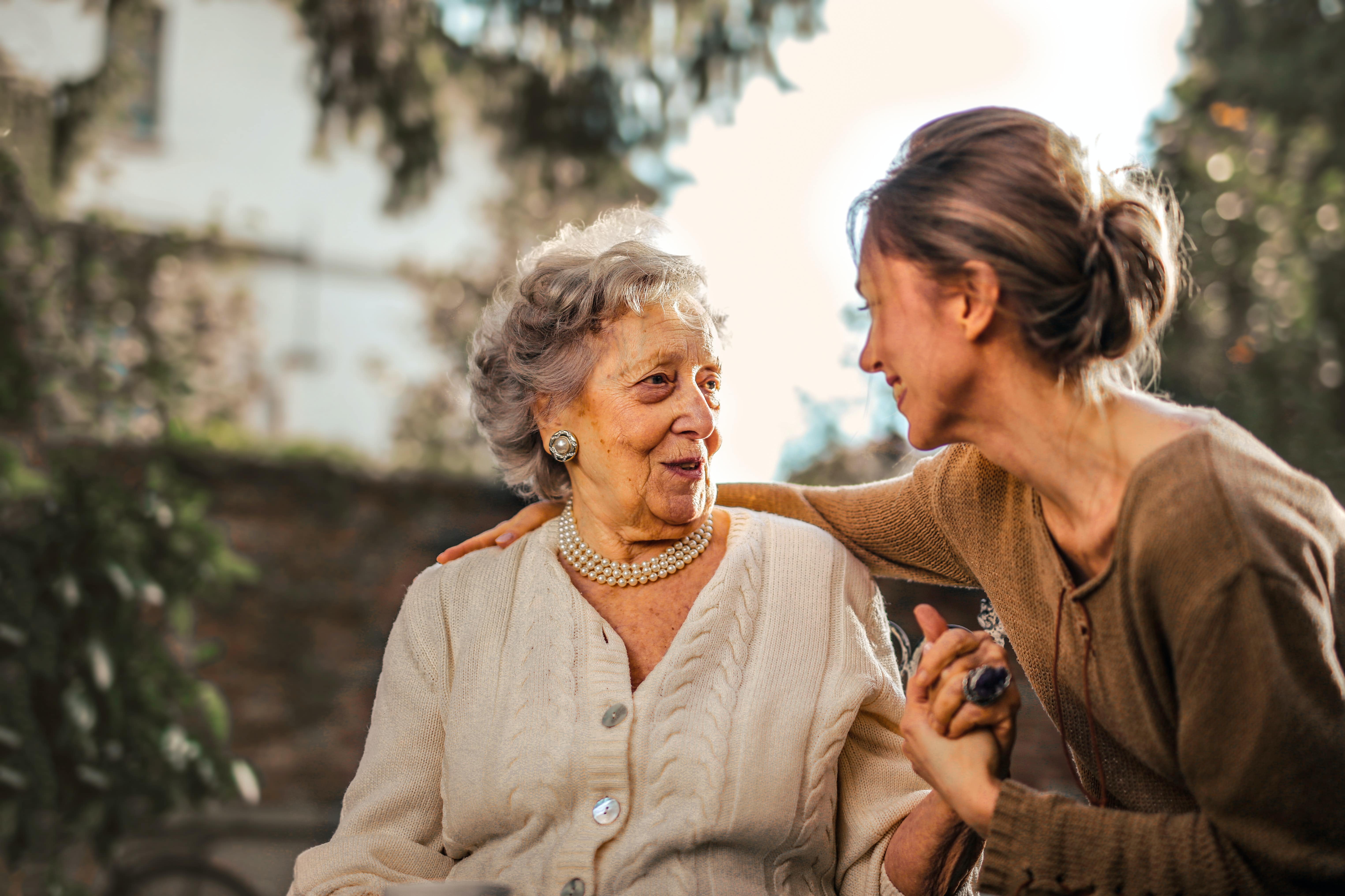 Conoce las iniciativas intergeneracionales en España